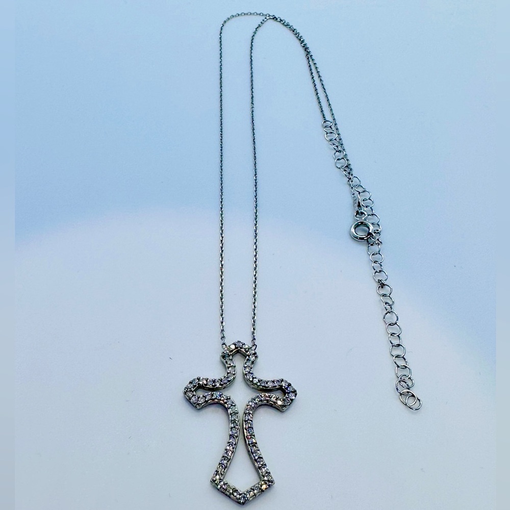 Sterling silver elegant cross necklace